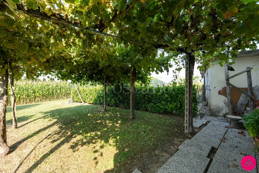 Casa Indipendente in vendita di 254 mq a €250.000 (rif. 150/2026)