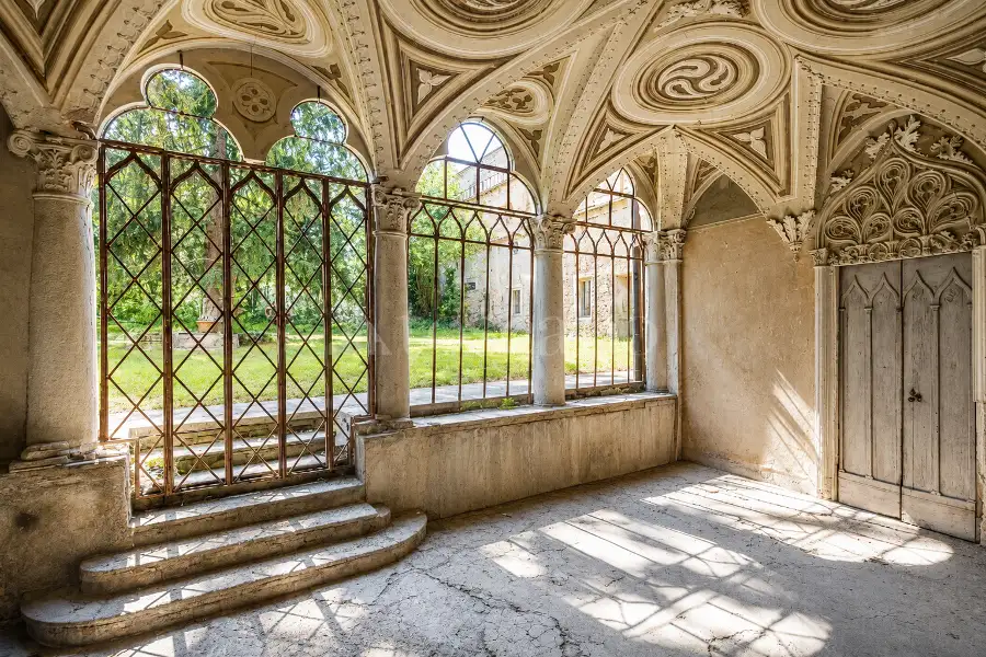 Casale in vendita di 1.000 mq a €1.150.000 (rif. 5/2026)