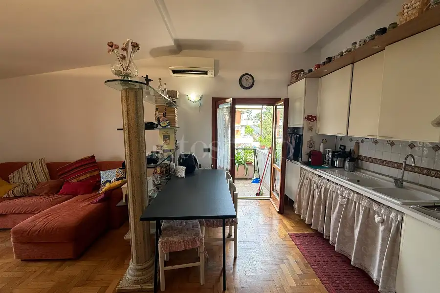 Villa Bifamiliare in vendita di 240 mq a €790.000 (rif. 10/2026)
