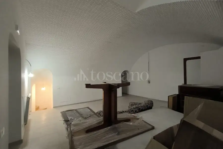 Negozio in vendita di 180 mq a €240.000 (rif. 49/2025)