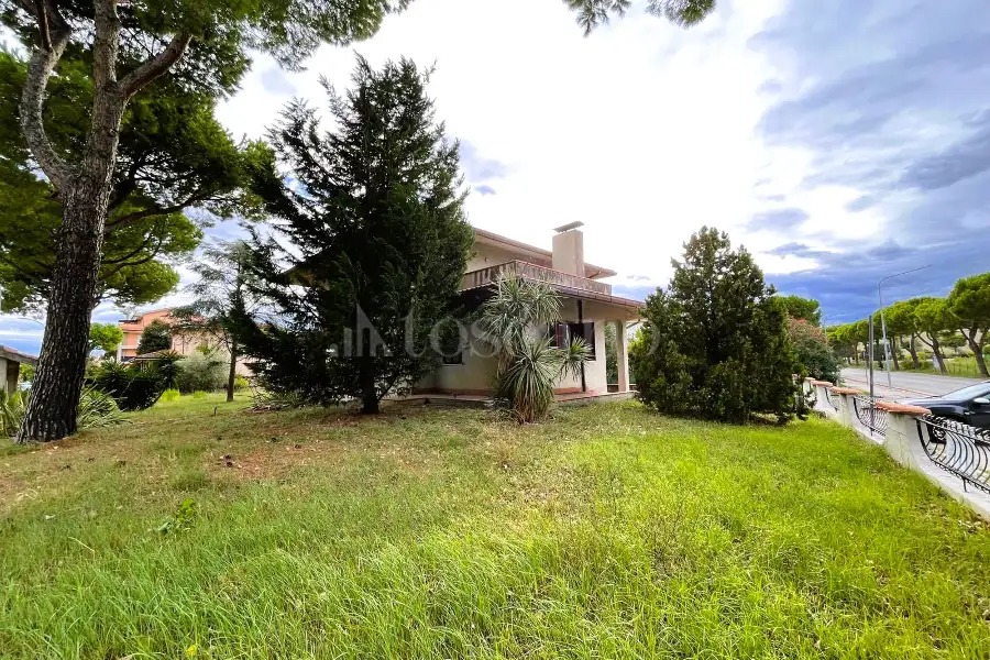 Villa in vendita di 305 mq a €650.000 (rif. 12/2025)