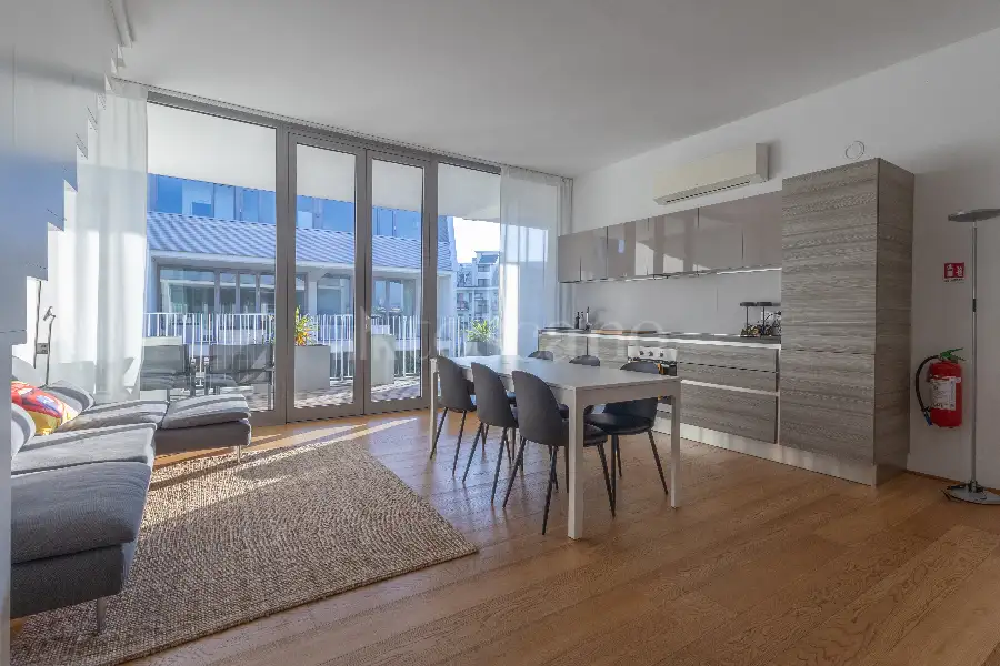 Attico in vendita di 200 mq a €725.000 (rif. 126/2025)