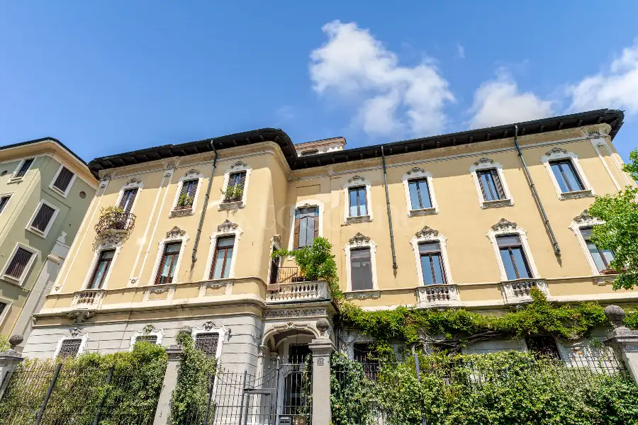 Casa in vendita di 360 mq trattativa riservata (rif. 44/2026)