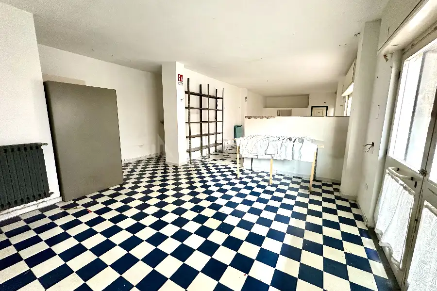 Negozio in affitto di 70 mq a €500 (rif. 14/2026)