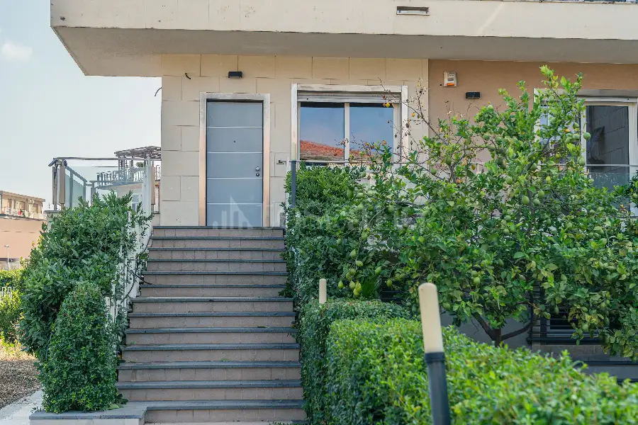 Villino a Schiera in affitto di 260 mq a €2.800 (rif. 2/2026)