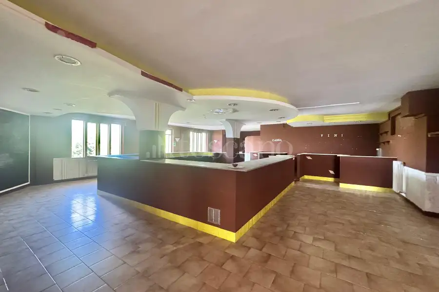Negozio in vendita di 300 mq a €49.000 (rif. 64/2026)