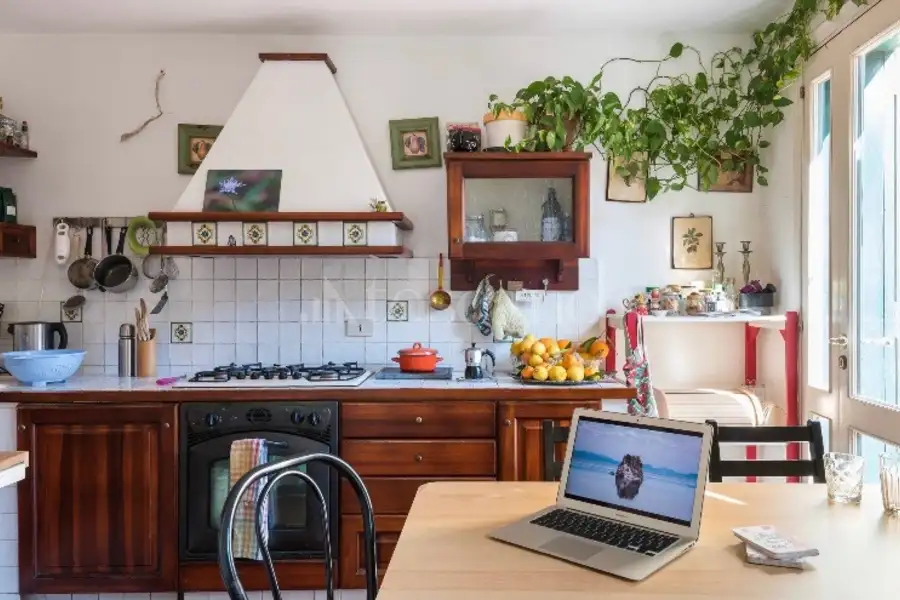 Palazzo in vendita di 250 mq a €215.000 (rif. 216/2023)