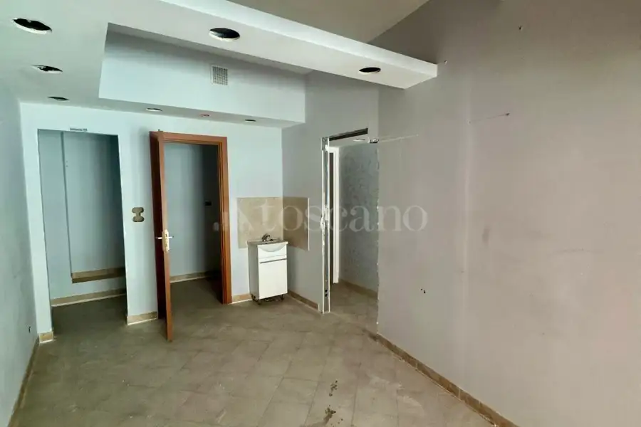 Negozio in affitto di 35 mq a €400 (rif. 41/2025)