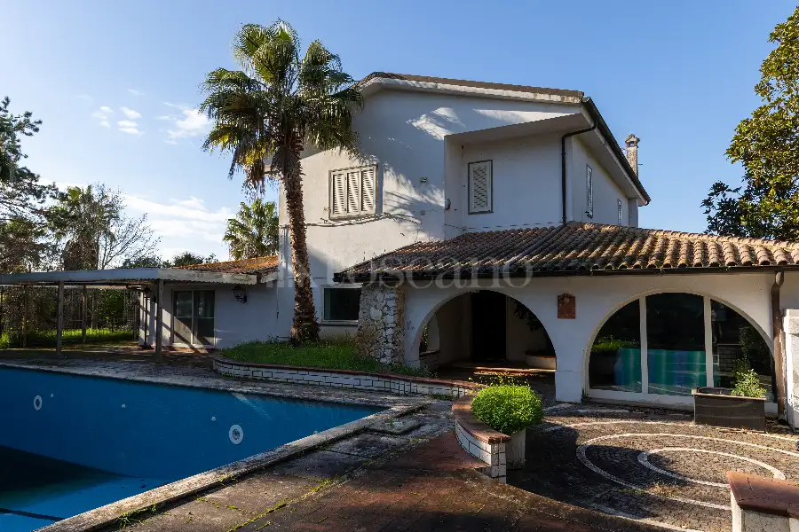 Villa in vendita di 700 mq a €580.000 (rif. 131/2025)