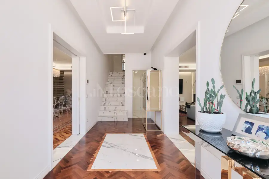 Villa Bifamiliare in vendita di 510 mq a €1.850.000 (rif. 30/2026)