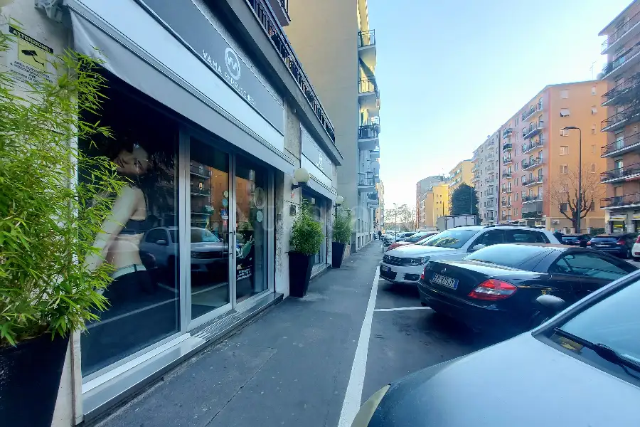 Negozio in affitto di 150 mq a €2.100 (rif. 7/2026)
