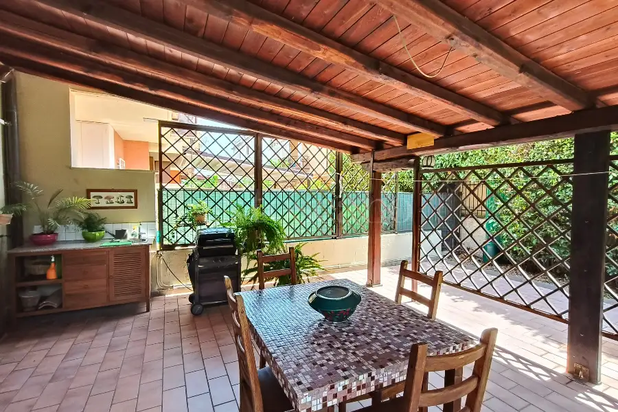 Villa Plurifamiliare in vendita di 210 mq a €585.000 (rif. 56/2026)