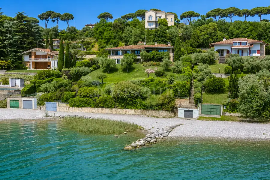 Villa in vendita di 750 mq a €6.400.000 (rif. 30/2024)