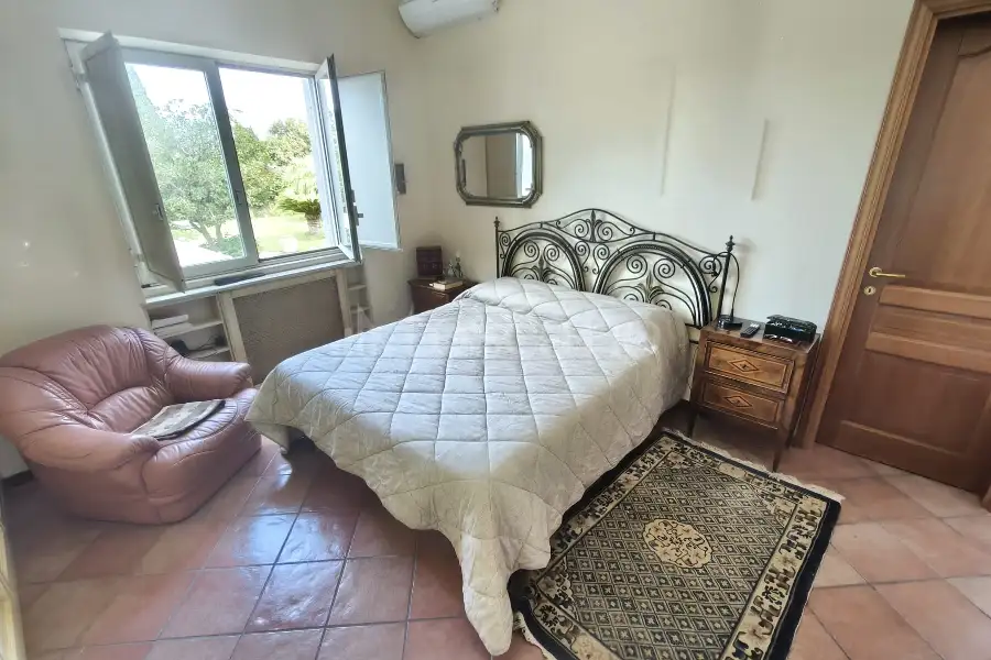 Villa in vendita di 300 mq a €845.000 (rif. 49/2026)