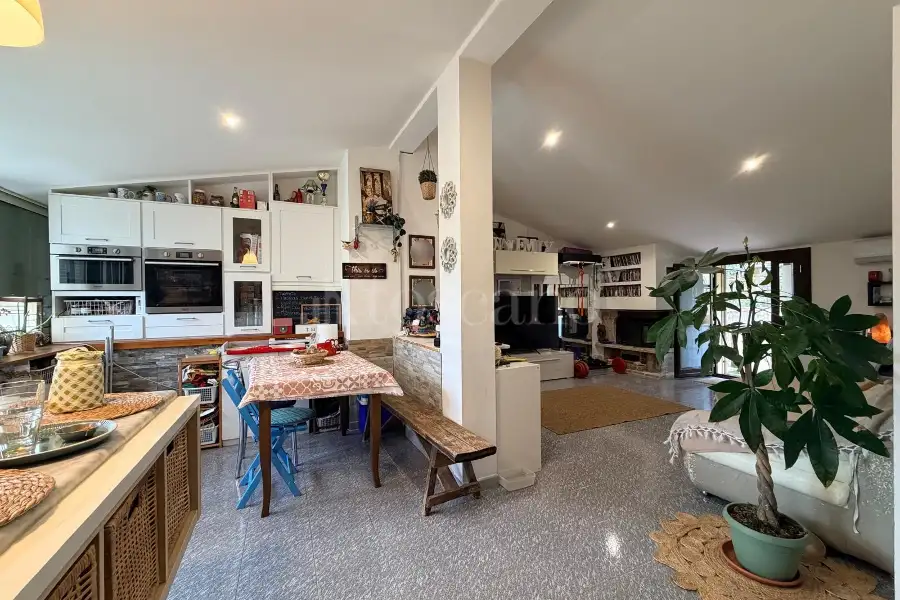 Palazzo in vendita di 300 mq a €375.000 (rif. 3/2026)