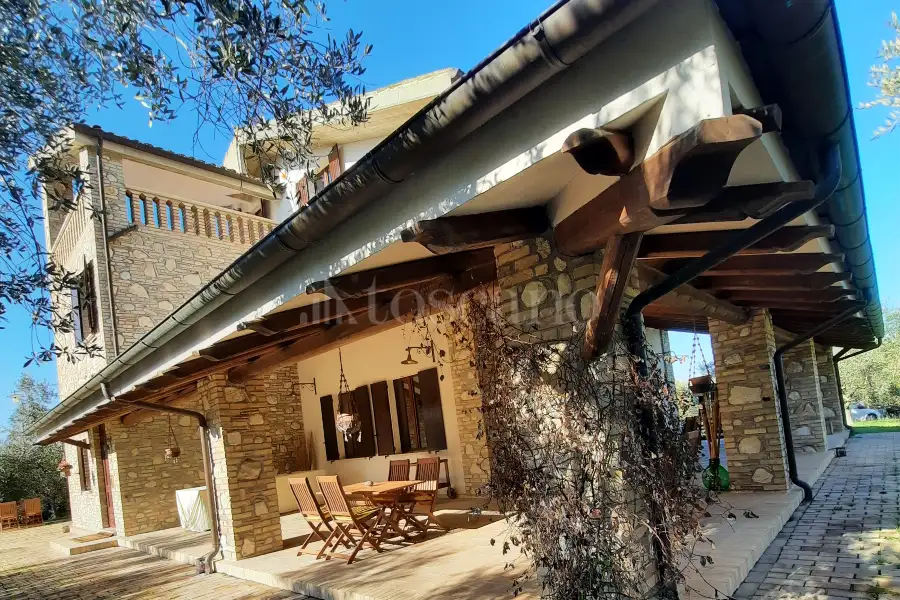 Villa in vendita di 480 mq a €880.000 (rif. 4/2026)
