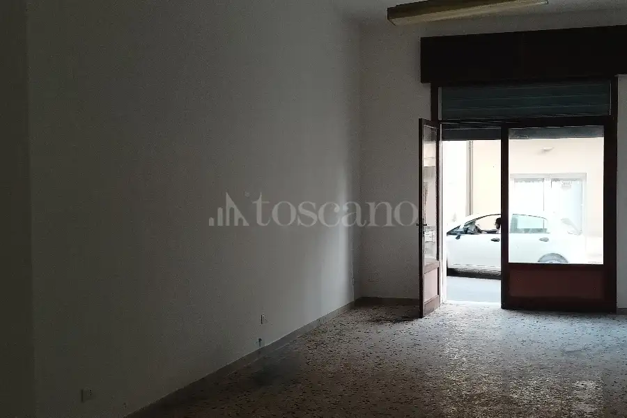 Negozio in affitto di 45 mq a €400 (rif. 56/2025)