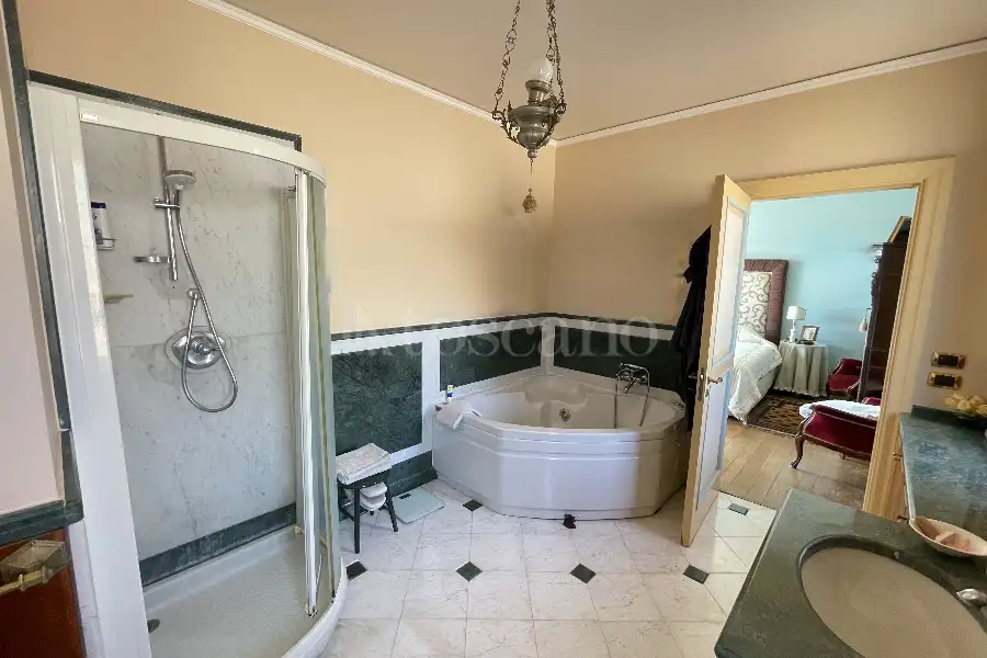 Villa in vendita di 500 mq a €1.500.000 (rif. 45/2025)