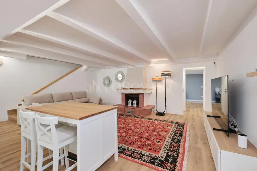 Villa in vendita di 259 mq a €1.100.000 (rif. 2/2026)
