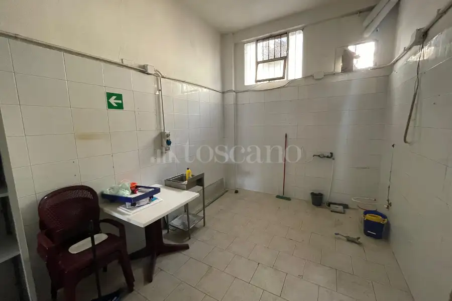 Negozio in affitto di 80 mq a €720 (rif. 94/2025)