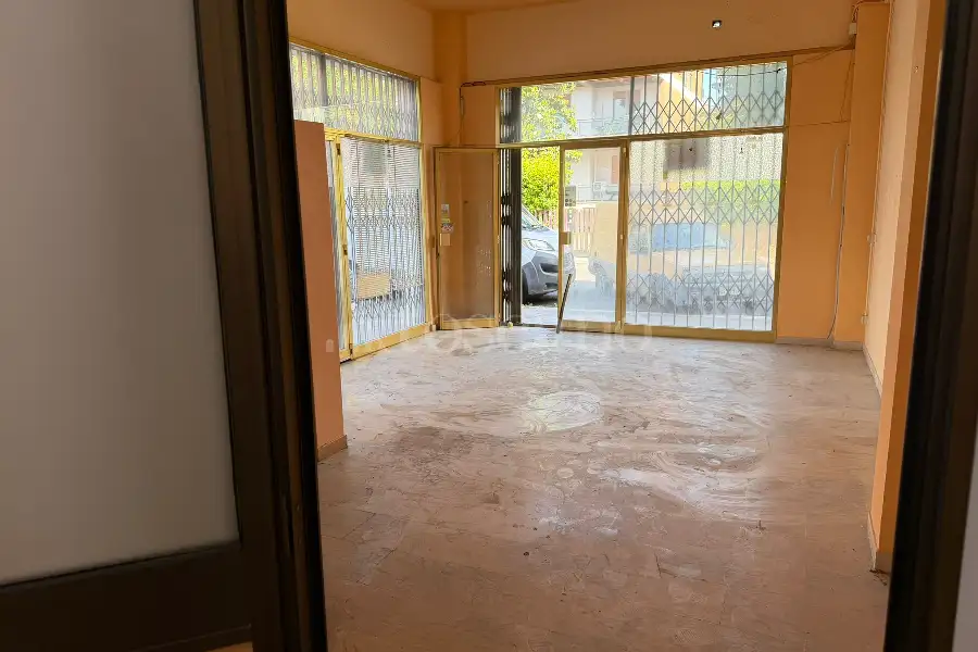 Negozio in vendita di 50 mq a €115.000 (rif. 33/2026)