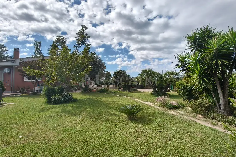 Villa in vendita di 300 mq a €845.000 (rif. 49/2026)