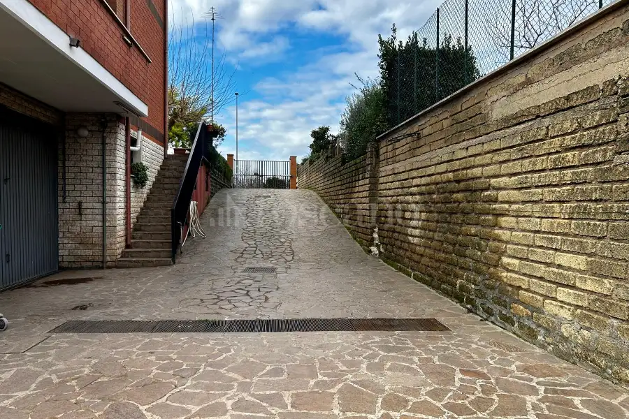 Villa in vendita di 370 mq a €699.000 (rif. 1/2026)