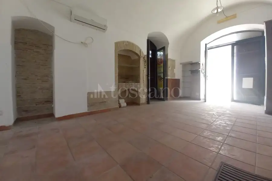 Negozio in affitto di 35 mq a €300 (rif. 58/2024)