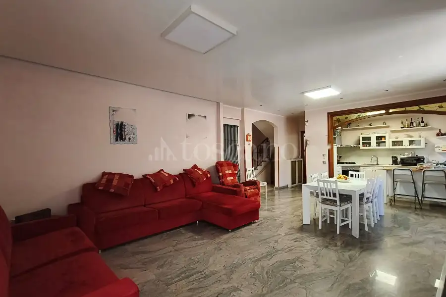 Villa Plurifamiliare in vendita di 220 mq a €469.000 (rif. 66/2025)