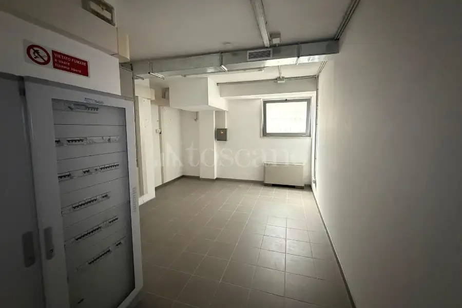 Negozio in vendita di 437 mq a €337.000 (rif. 33/2026)