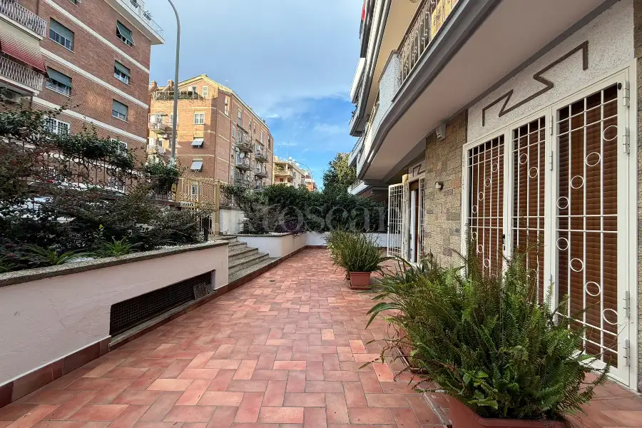 Ufficio in affitto di 90 mq a €1.700 (rif. 63/2026)