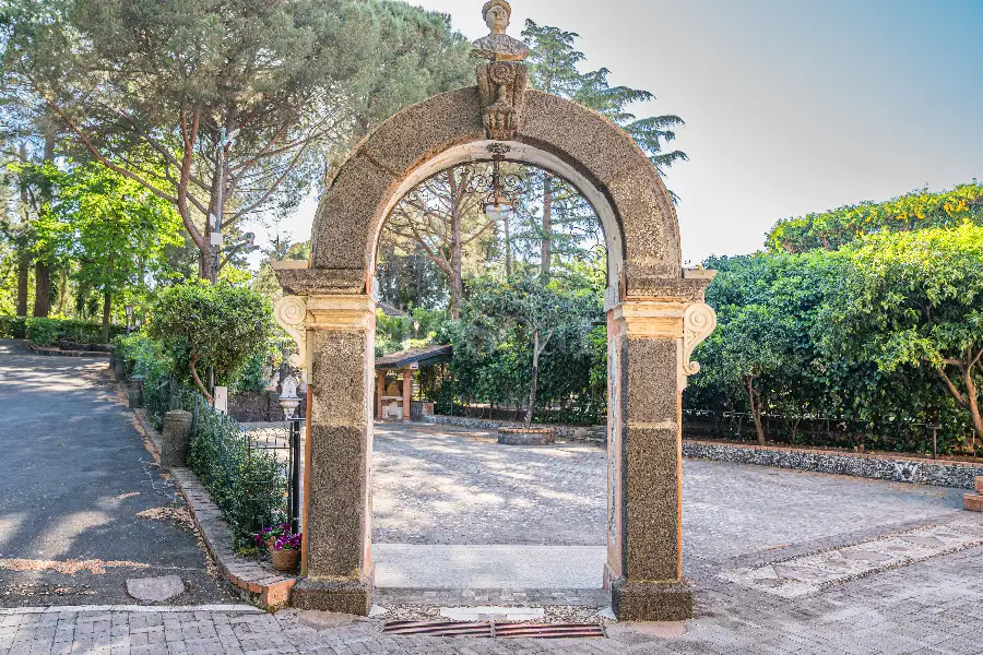 Villa in vendita di 1.200 mq a €4.250.000 (rif. 61/2026)