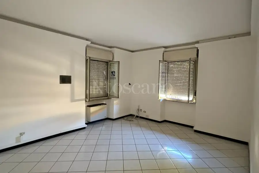 Stabile Uso Ufficio in vendita di 310 mq a €350.000 (rif. 80/2026)