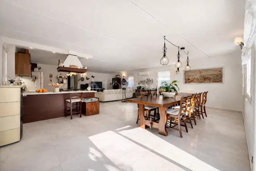 Villa in vendita di 240 mq a €595.000 (rif. 7/2026)