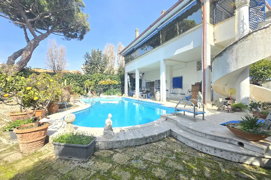 Villa in vendita di 310 mq a €550.000 (rif. 14/2026)