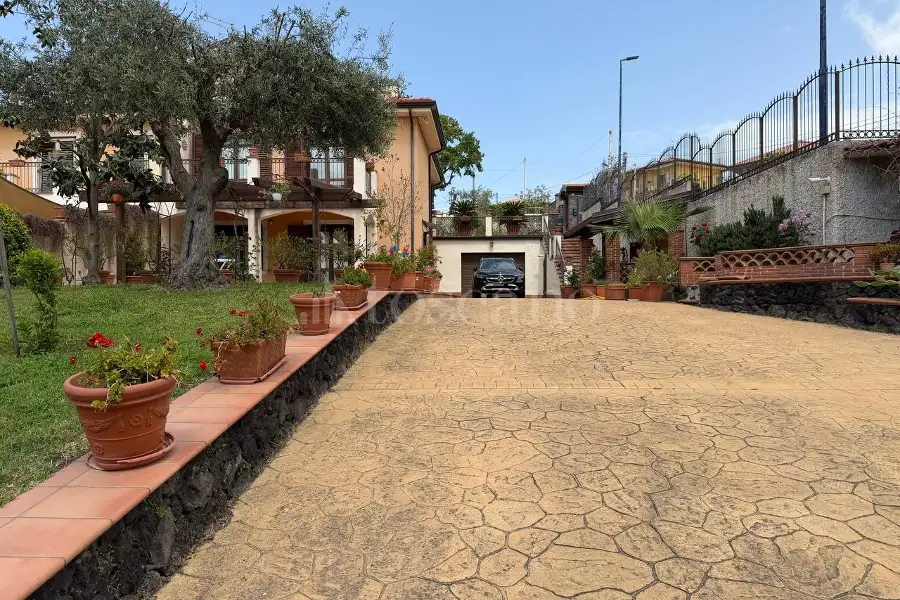 Villa Bifamiliare in vendita di 182 mq a €379.000 (rif. 75/2026)
