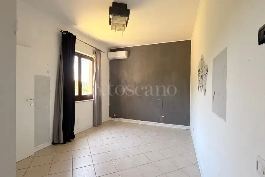 Villa in vendita di 360 mq a €250.000 (rif. 4/2026)