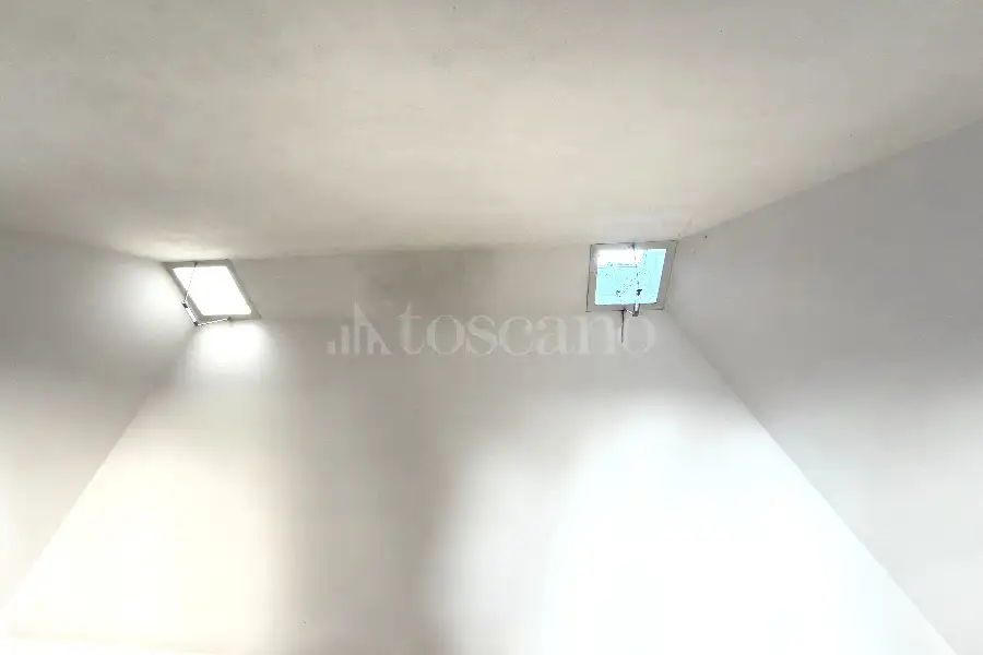 Laboratorio in vendita di 400 mq a €1.985.000 (rif. 12/2026)
