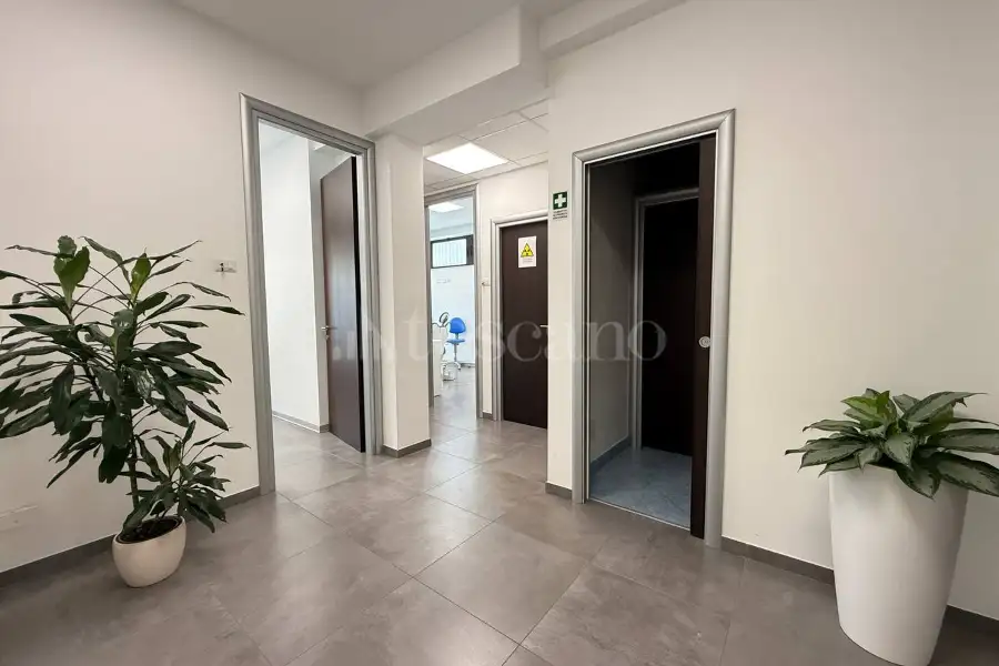 Negozio in vendita di 150 mq a €235.000 (rif. 10/2025)