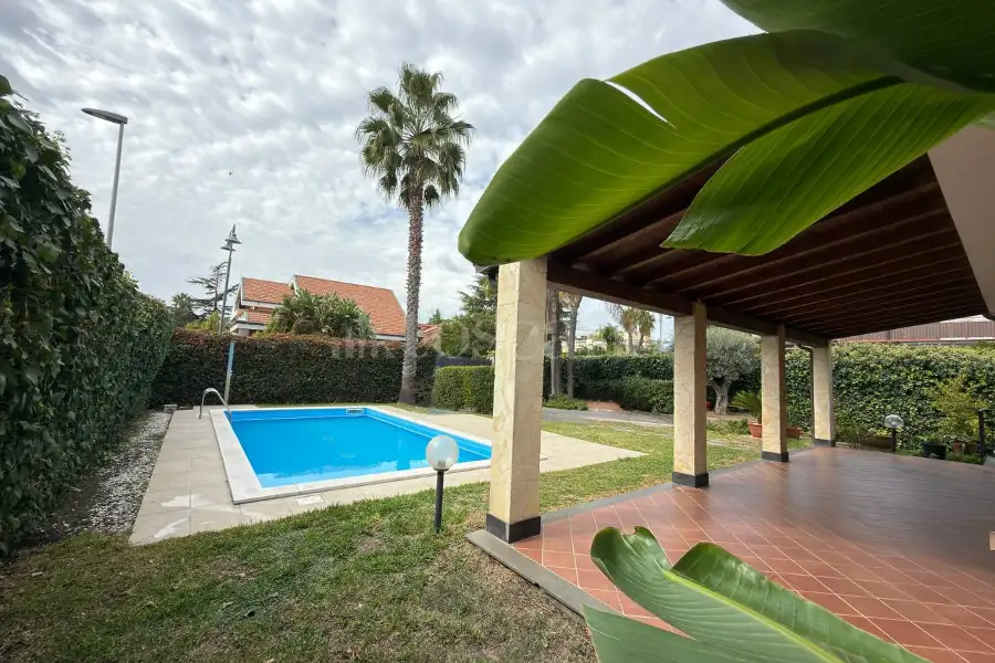 Villa in vendita di 200 mq a €775.000 (rif. 162/2025)