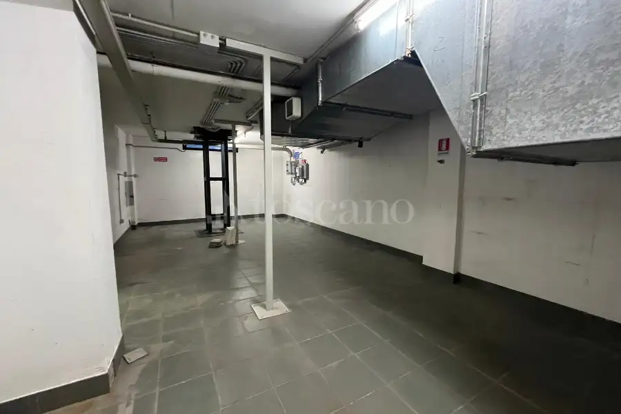 Negozio in vendita di 271 mq a €340.000 (rif. 41/2025)