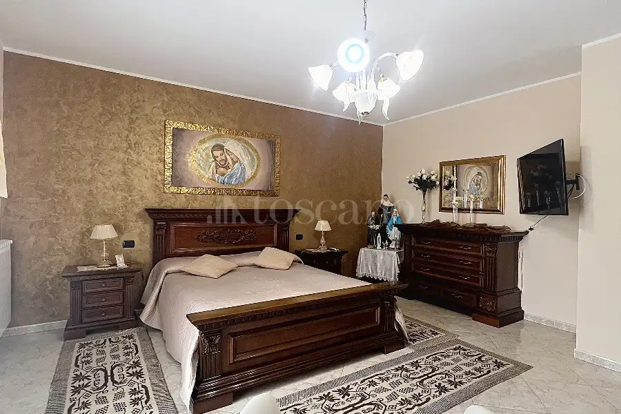 Villa Plurifamiliare in vendita di 480 mq a €680.000 (rif. 2/2026)