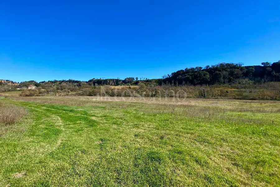 Casale in vendita di 1.300 mq a €399.000 (rif. 18/2026)