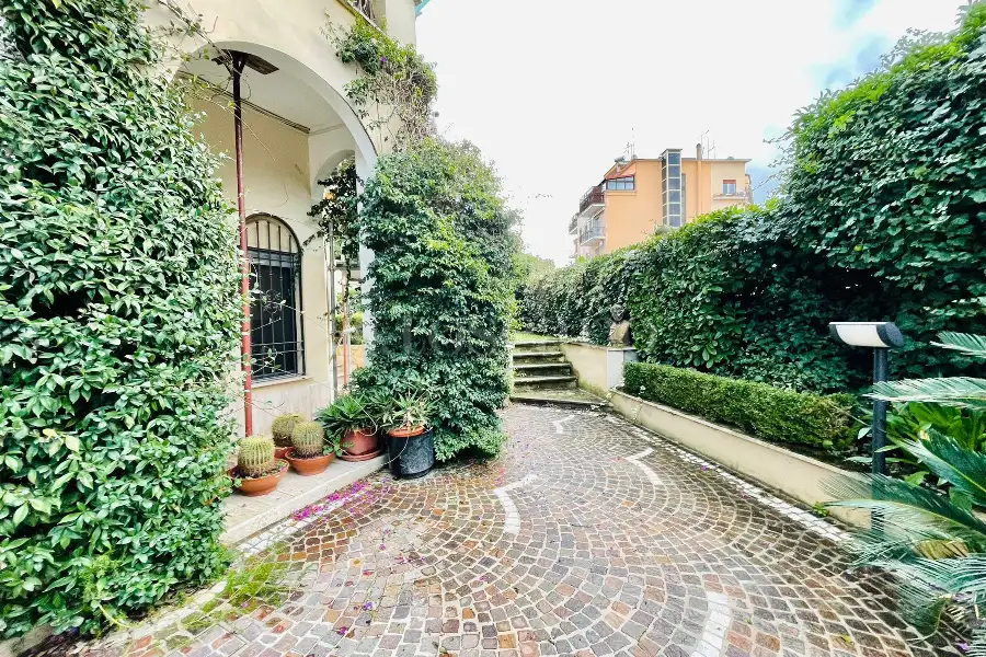 Casa in affitto di 184 mq a €2.500 (rif. 7/2026)