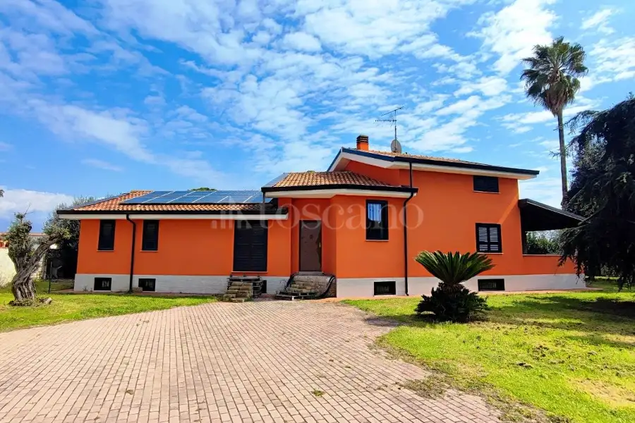 Casa Indipendente in vendita di 250 mq a €269.000 (rif. 18/2026)