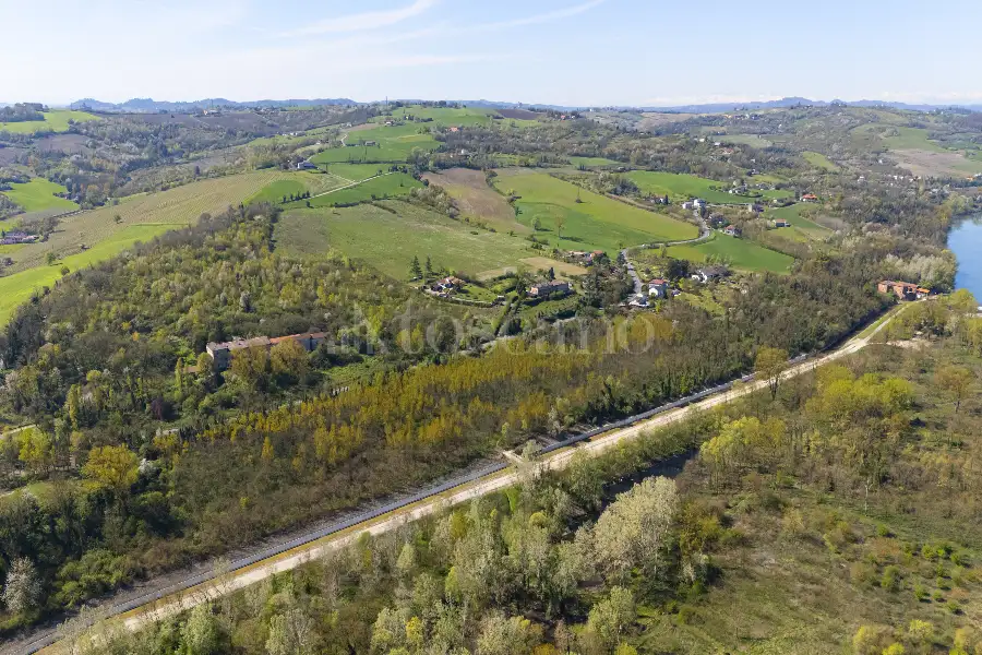 Casale in vendita di 1.000 mq a €1.150.000 (rif. 5/2026)