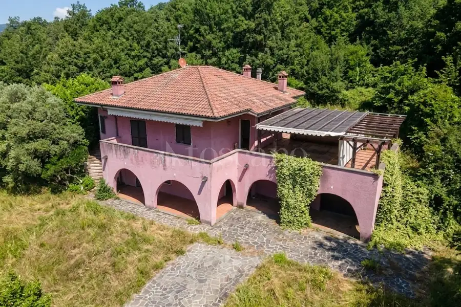 Villa in vendita di 200 mq a €780.000 (rif. 38/2026)