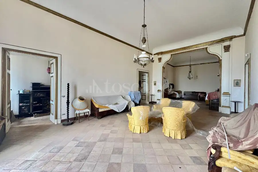 Palazzo in vendita di 600 mq a €180.000 (rif. 127/2026)