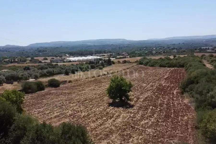 Edificabile Residenziali in vendita di 15.000 mq a €75.000 (rif. 163/2026)