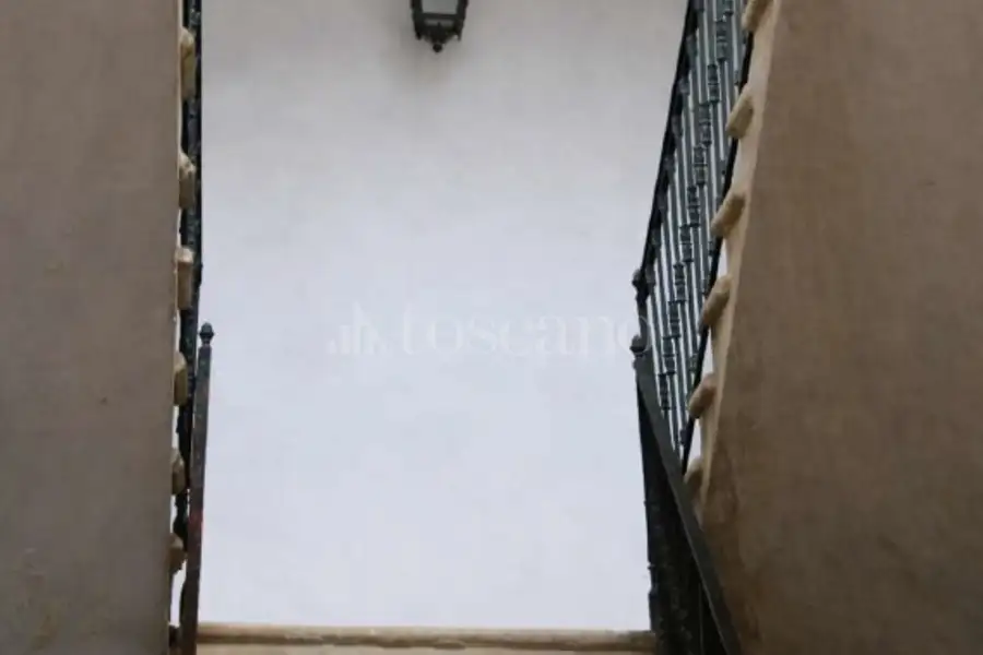 Palazzo in vendita di 300 mq trattativa riservata (rif. 3/2026)